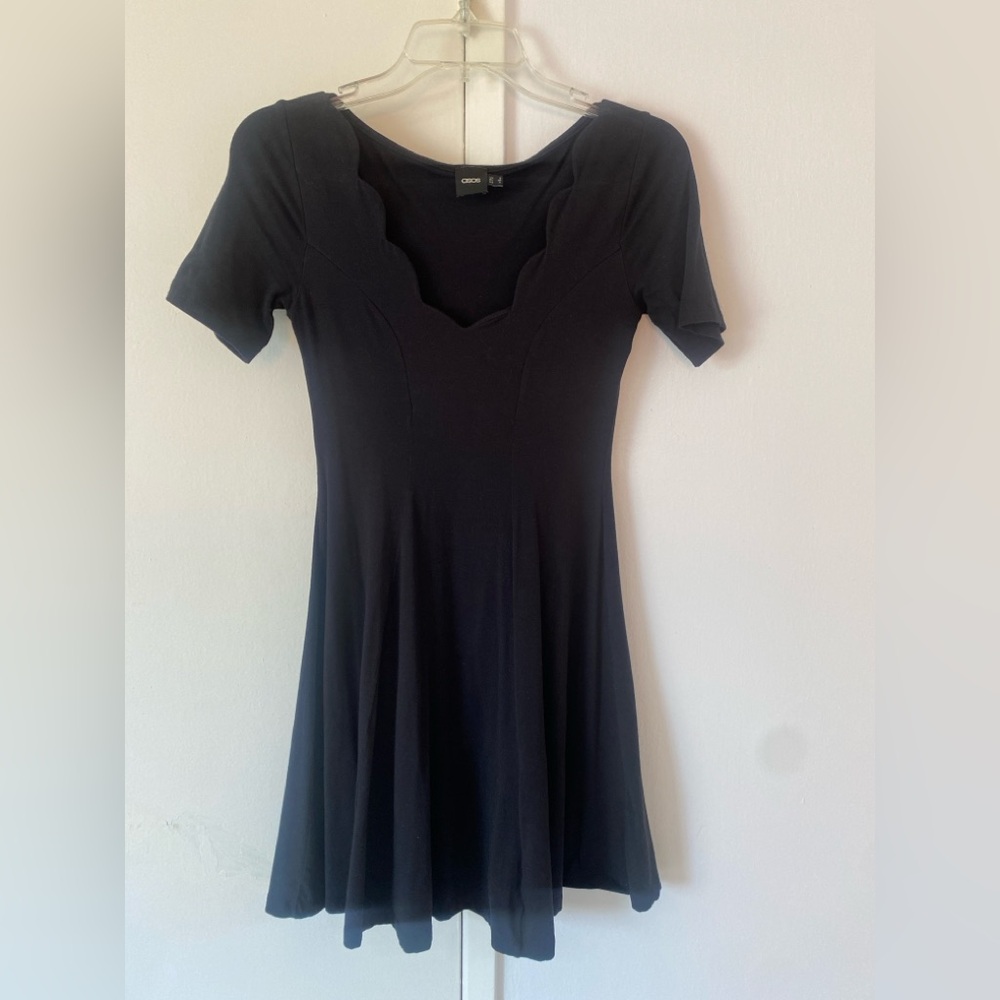 EUC ASOS BLACK SHORT SLEEVE DRESS SCALLOPED NECKLINE SZ 4